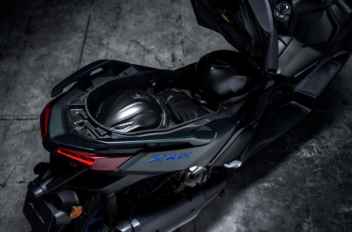 XMAX 300